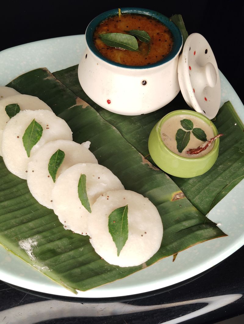 சாம்பார் இட்லி - Idli with Sambar